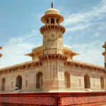 Best tourist places to visit in agra 2024
